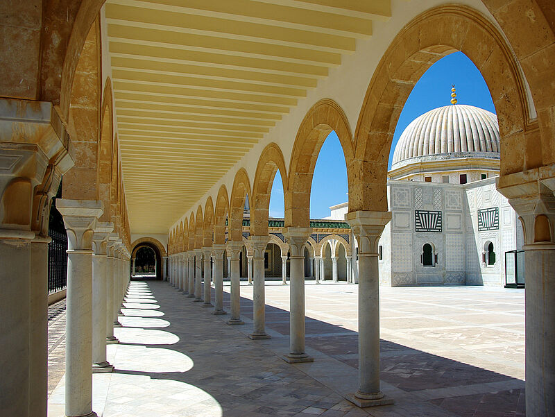 Der tunesische Tourismus blickt vermutlich einer neuen Rekordsaison entgegen. Im Bild ein Eindruck aus der Küstenstadt Monastir. Foto: DEZALB/pixabay