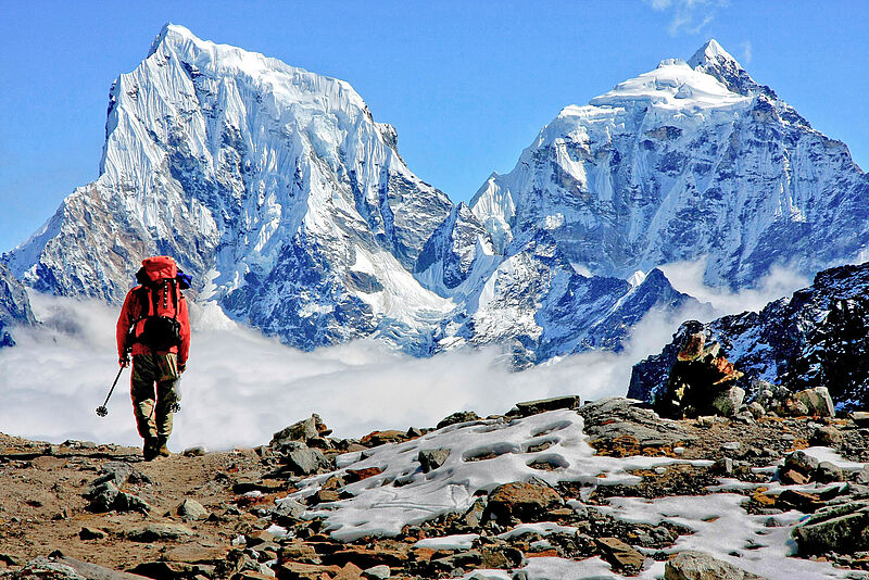 Trekking-Fans können in diesem Herbst etwa mit Hauser Exkursionen den Gokyo Peak in Nepal erklimmen