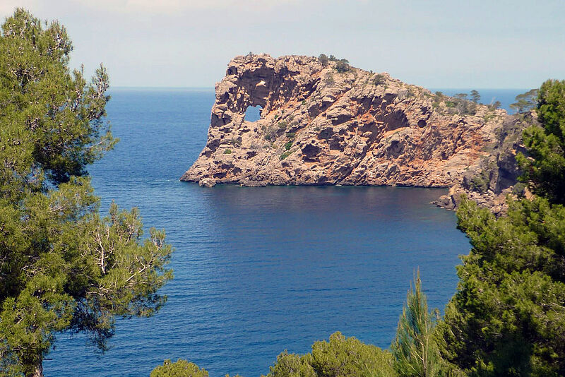 Die Balearen – im Bild die Westküste Mallorcas – sind die wichtigste Region für deutsche Urlauber in Spanien. Foto: mg