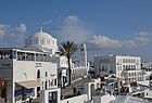 Promenade in Fira, flache Schuhe sind ein Muss