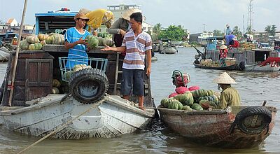 Deutsche Urlauber haben nun mehr Zeit, um Vietnam – im Bild die Floatings Markets im Mekong-Delta – zu erkunden. Foto: ah