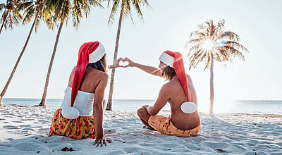 Viele verbringen Weihnachten auch in der Ferne am Strand – buchen sollte man auf jeden Fall frühzeitig