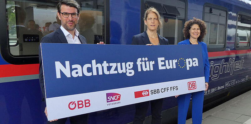 Präsentierten die neuen Nightjet-Wagen: Stefanie Berk, Marketing-Chefin bei DB Fernverkehr (rechts) mit ÖBB-Managerin Sabine Stock und Sascha Albertsen von Hamburg Tourismus