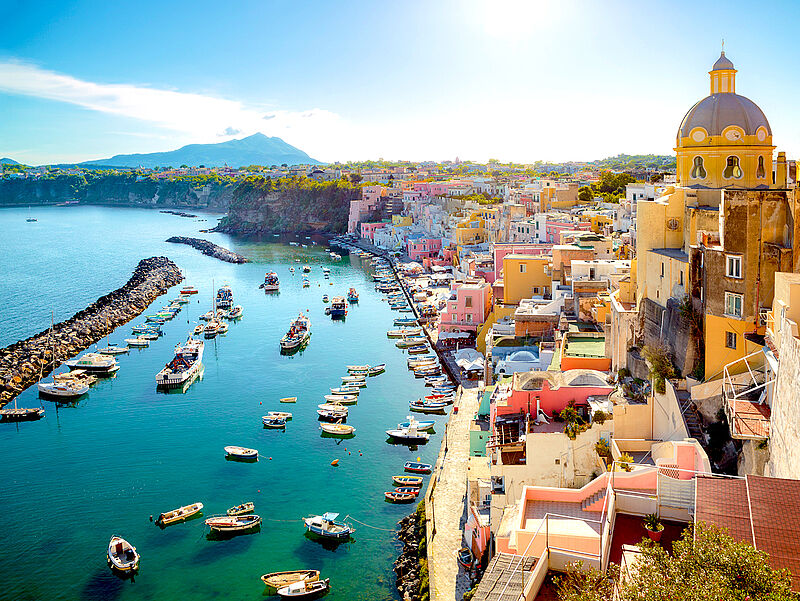 Geheimtipp im Golf von Neapel: Die kleine Insel Procida wird 2022 Italiens Kulturhauptstadt. Foto: spooh/istockphoto
