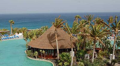 Im Haupt-Pool des Club Jandia Princess auf Fuerteventura kann der Gast lange Bahnen ziehen