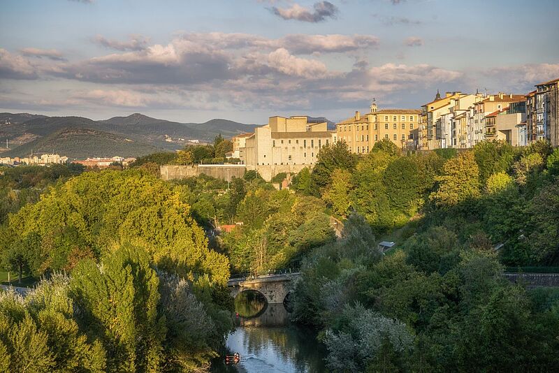 Unter den Webinar-Teilnehmern wird ein Aufenthalt in Pamplona verlost