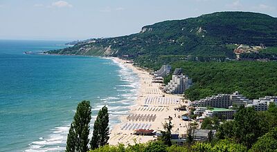 DER Touristik bietet mit Fly Lili einen weiteren Flugpartner in Richtung Bulgarien, im Bild Albena, an. Foto: Marholev/iStockphoto