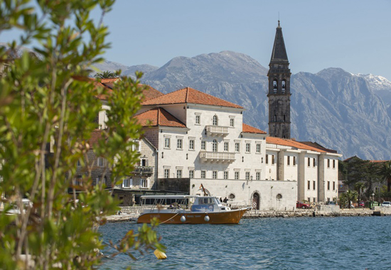 Das Iberostar Perast hat 65 Zimmer und liegt in der gleichnamigen Weltkulturerbestadt Das Iberostar Perast hat 65 Zimmer und liegt in der gleichnamigen Weltkulturerbestadt