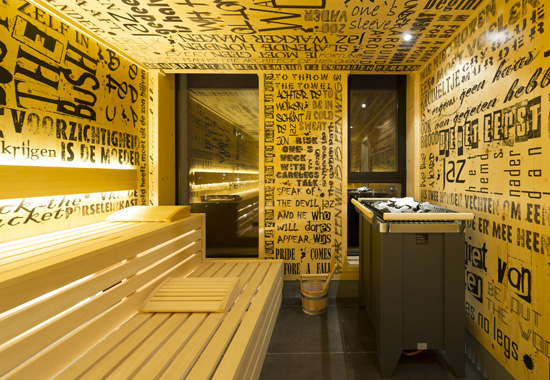 Nicht nur für Buchliebhaber: Sauna im Jaz Amsterdam