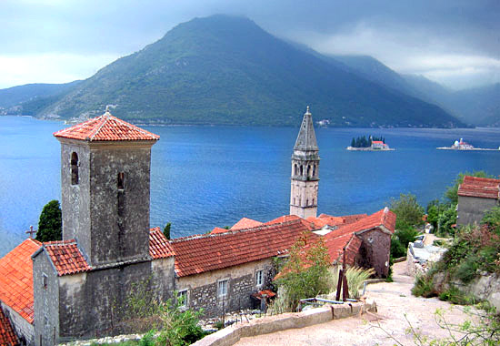 Für Montenegro, im Bild Kotor, wünschen sich die Veranstalter mehr Flugverbindungen.