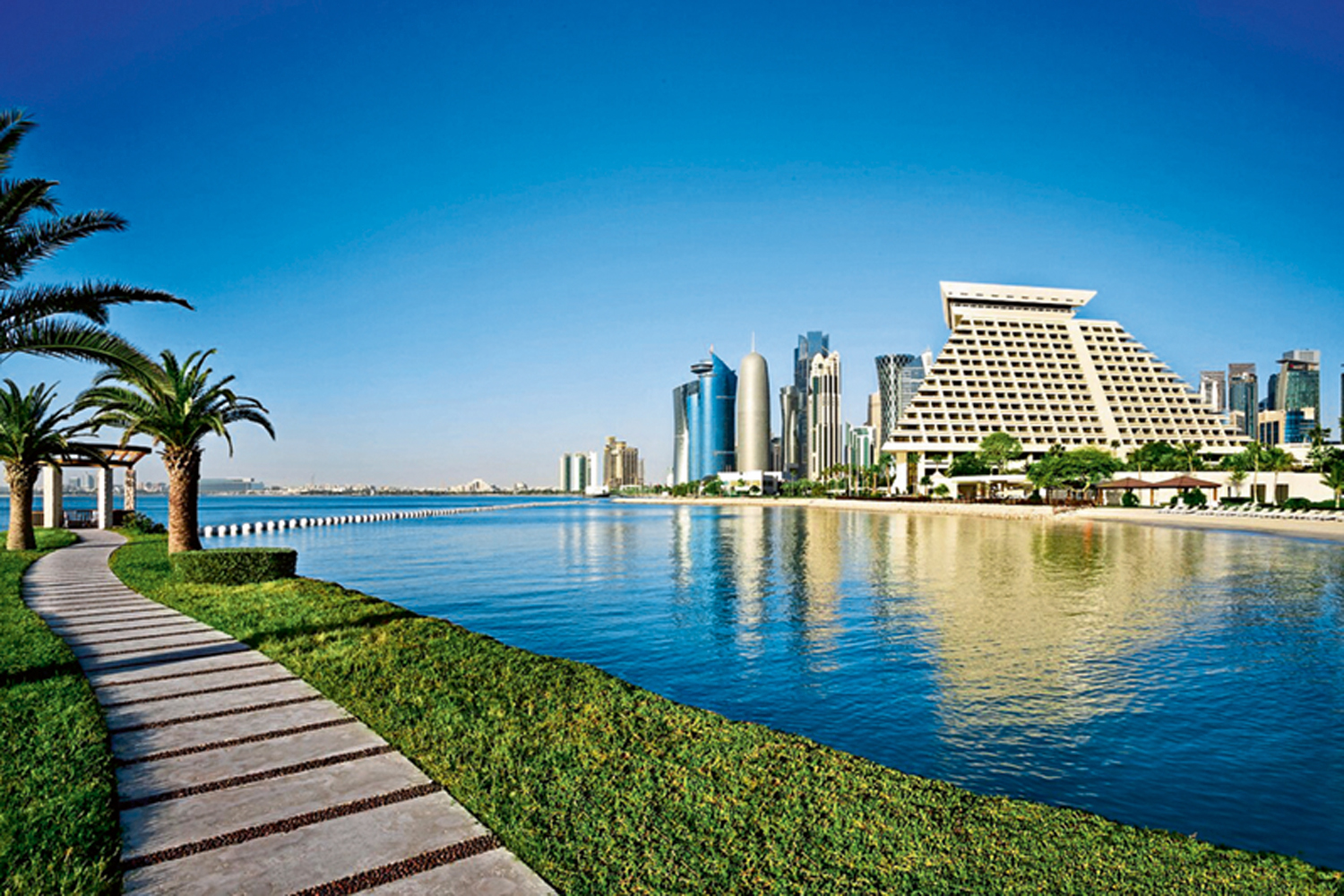 Das pyramidenförmige Sheraton Grand Doha Resort & Convention