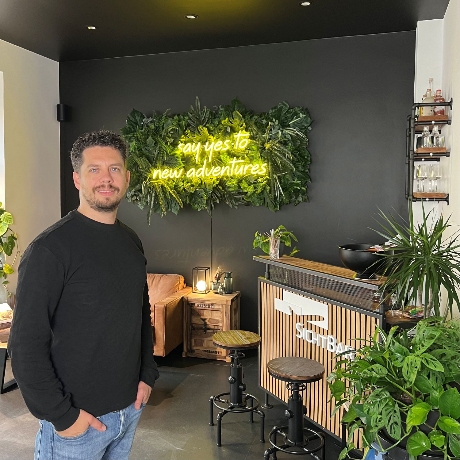 Matthias Bredau in seinem neuen Travel Showroom