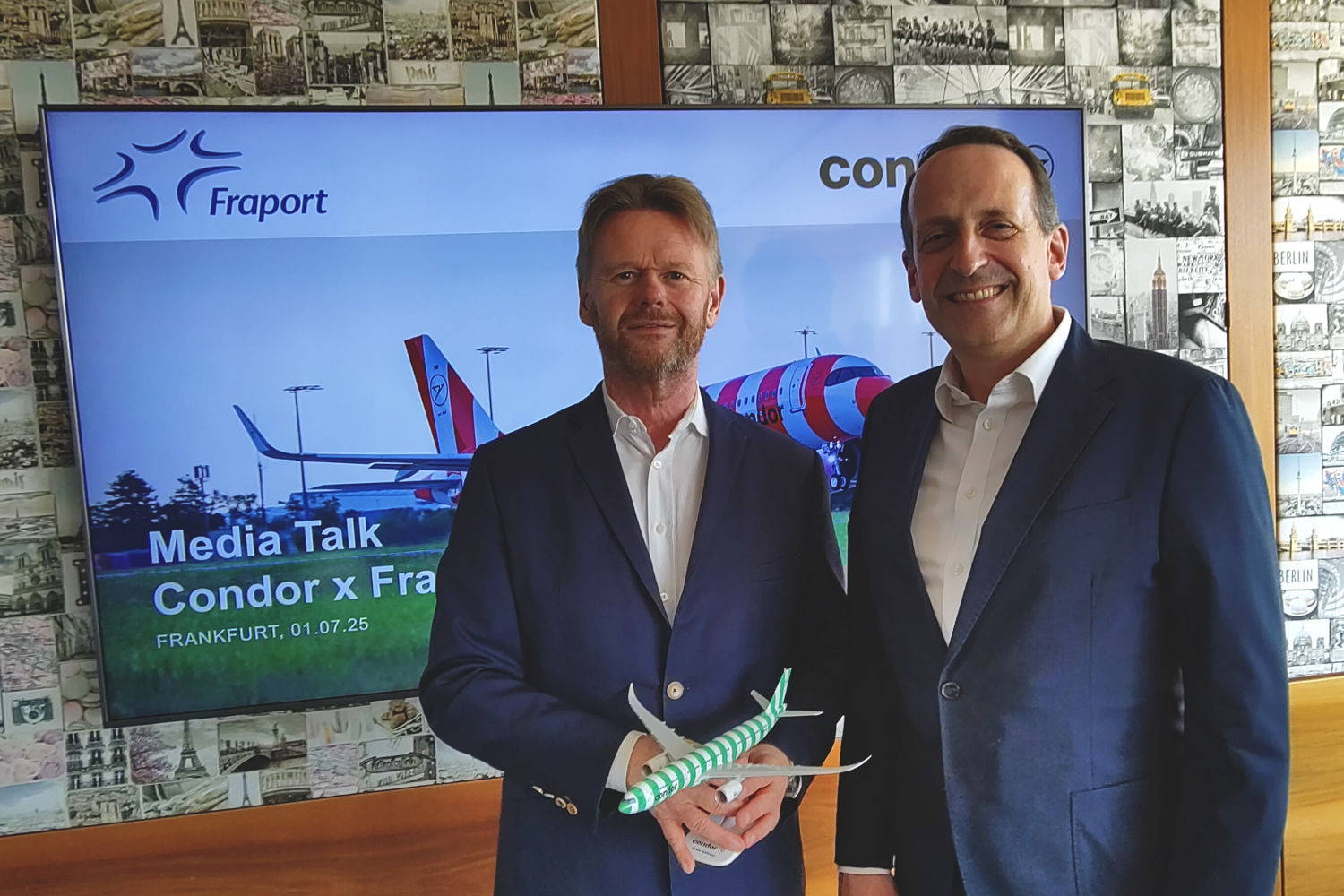 Peter Gerber, Chef der Airline Condor und der Vorstand Aviation und Infrastruktur des Frankfurter Flughafenbetreibers Fraport, Pierre Dominique Prümm, bei einer Pressekonferenz.