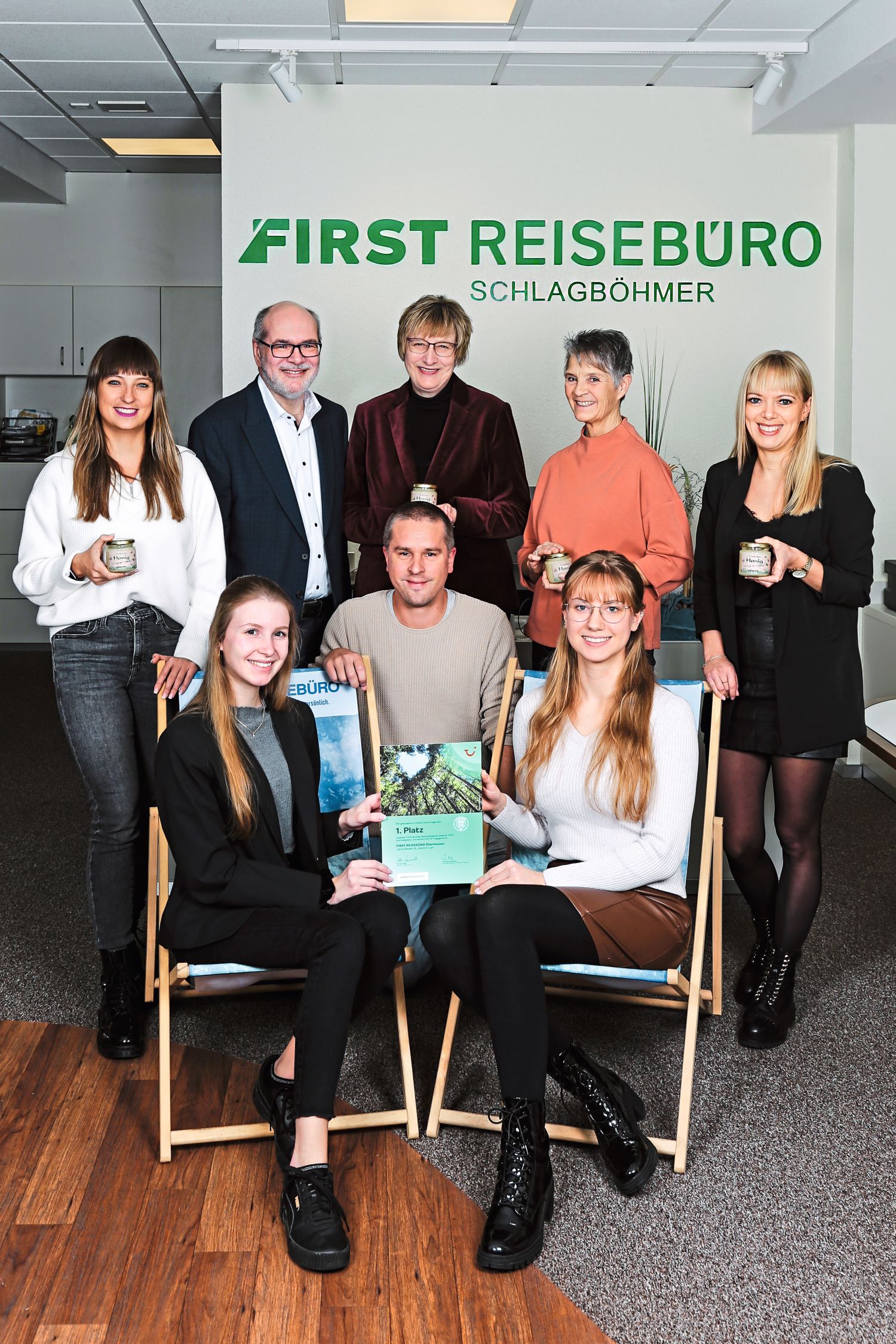 Das Team (vorne, von links): Jana Bewer, Dominik Schäfer, Jasmin Lah, (hinten): Alicia Czirnek, ­ Robbie Schlagböhmer, Gabriele Schlagböhmer, Claudia Kisch und Jaqueline Völkner