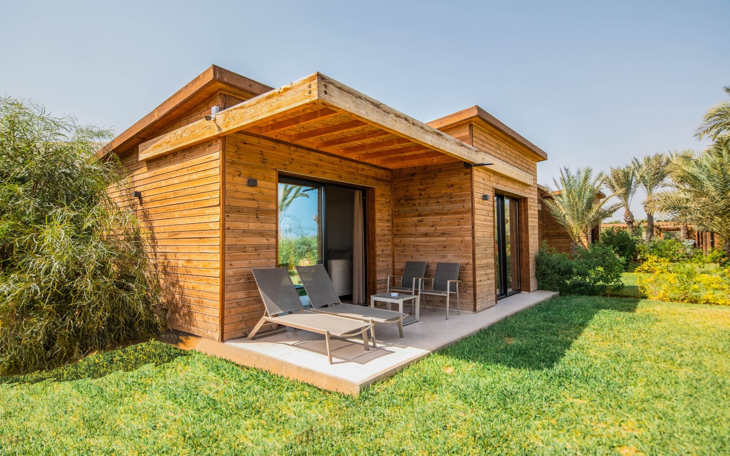 Die 65 Quadratmeter großen Bungalows im Iberostar Mehari Djerba liegen in Strandnähe