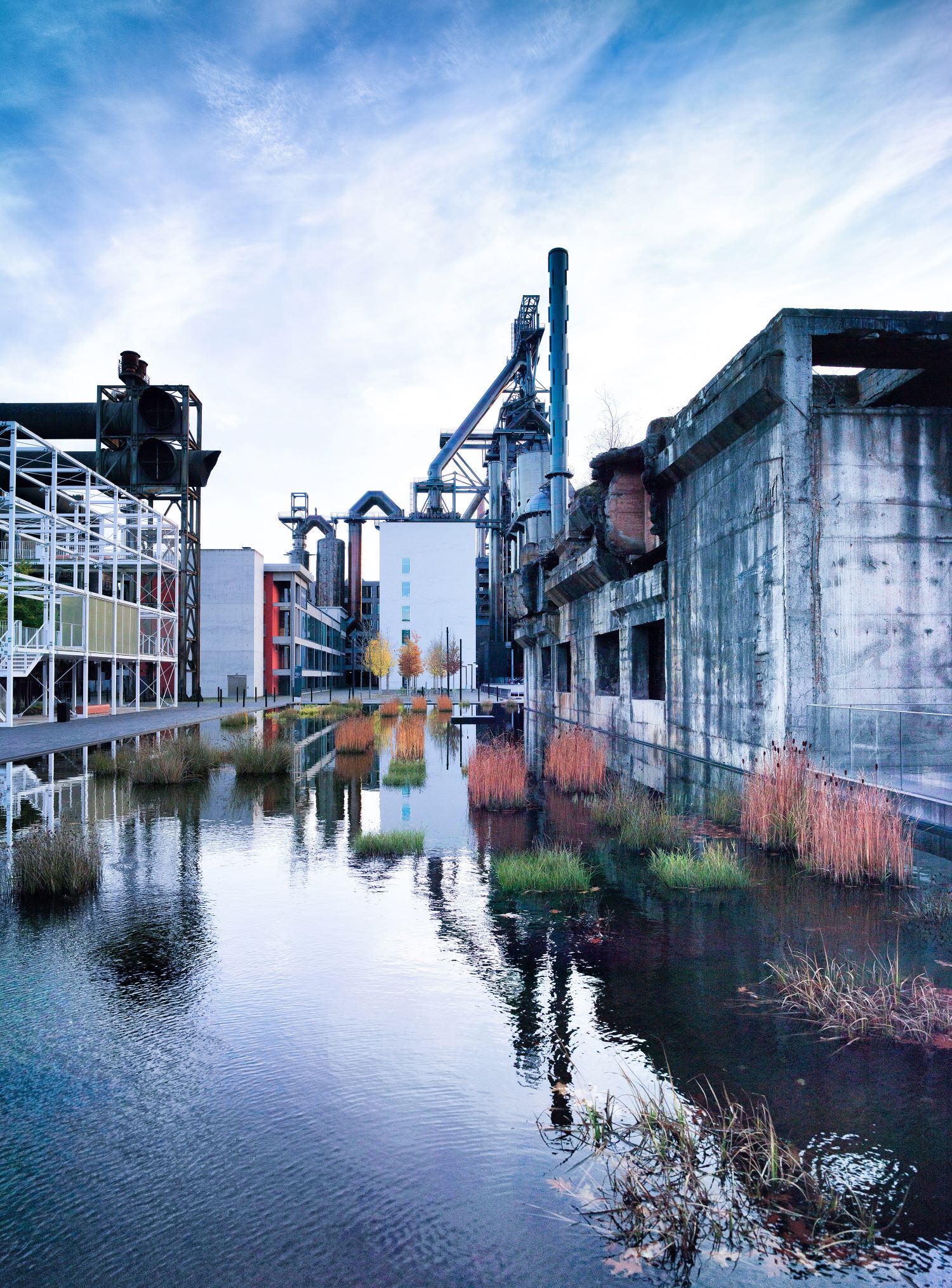 Die alten Industrieanlagen in Belval in der Nähe von Esch-sur-Alzette werden in Szene gesetzt