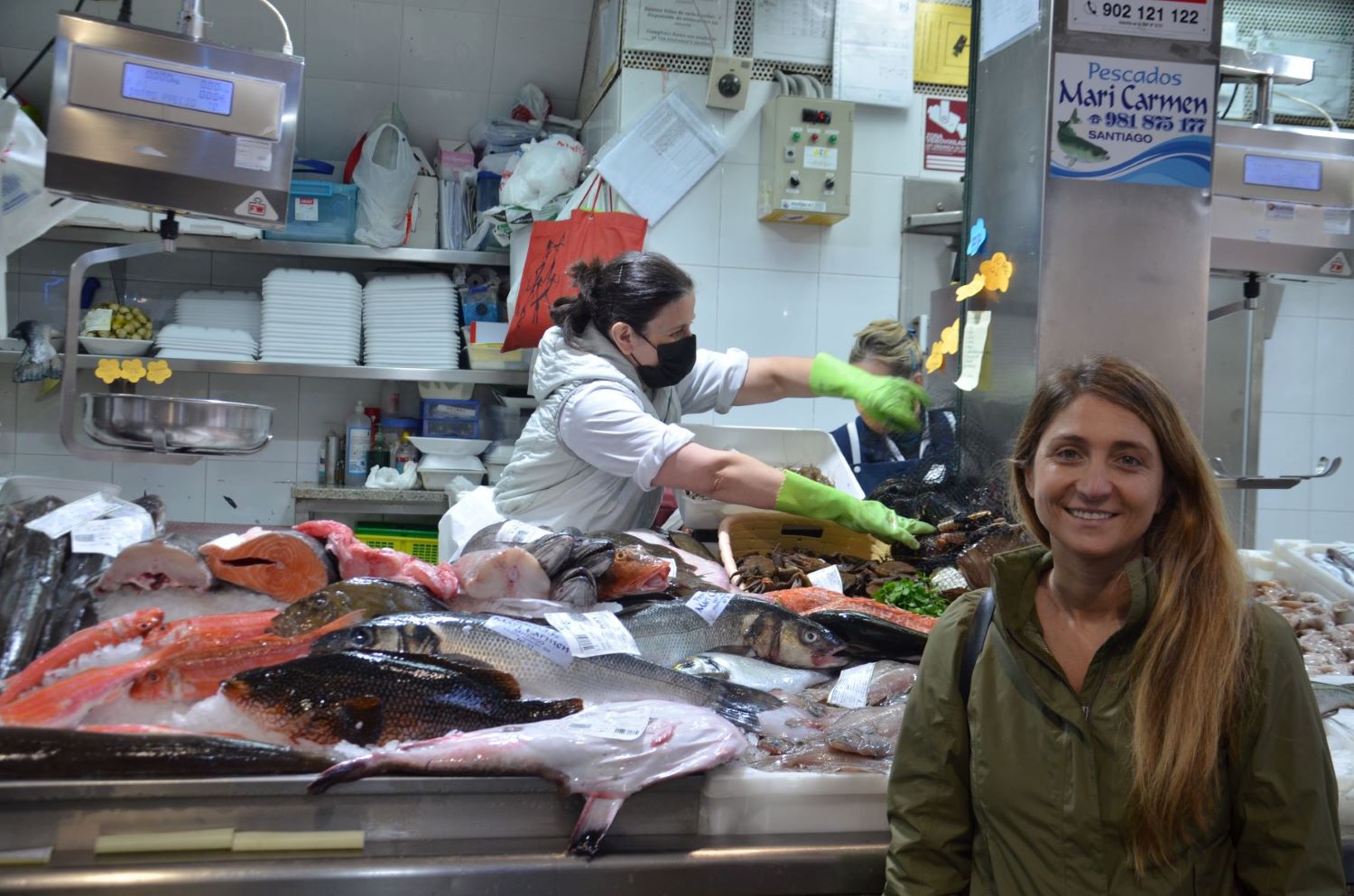 Sterneköchin Lucia Freitas kauft auf dem Mercado de Abastos ein