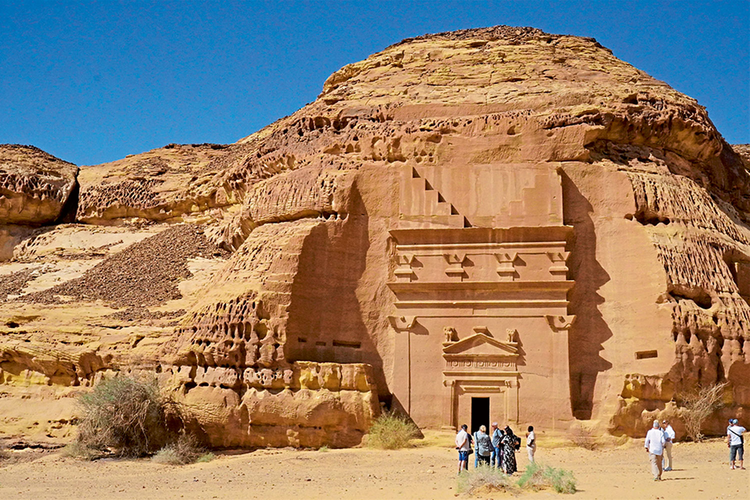 Mehr als 100 Felsengräber können in der Totenstadt ‧Hegra besucht werden Mehr als 100 Felsengräber können in der Totenstadt ‧Hegra besucht werden