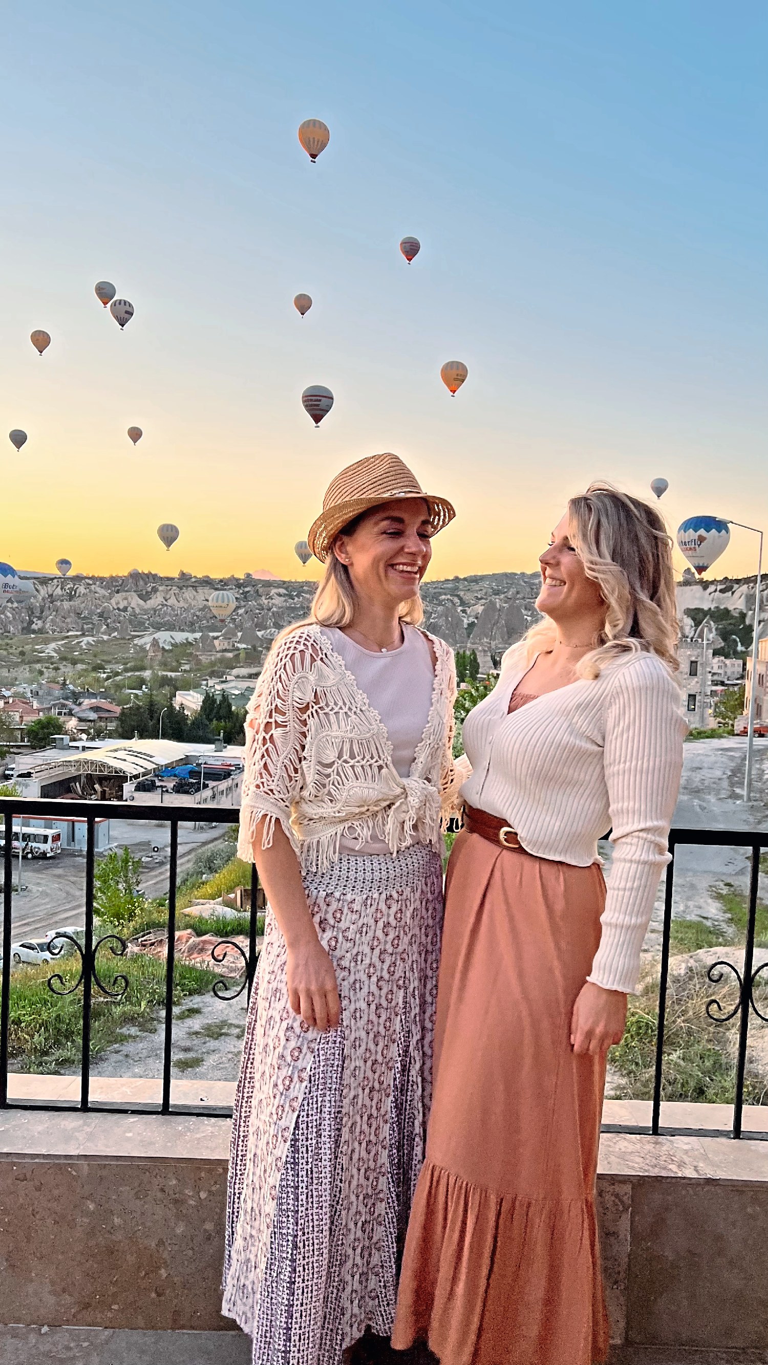 Vor der traumhaft schönen Landschaft Kappadokiens entstanden unzählige Fotos Vor der traumhaft schönen Landschaft Kappadokiens entstanden unzählige Fotos