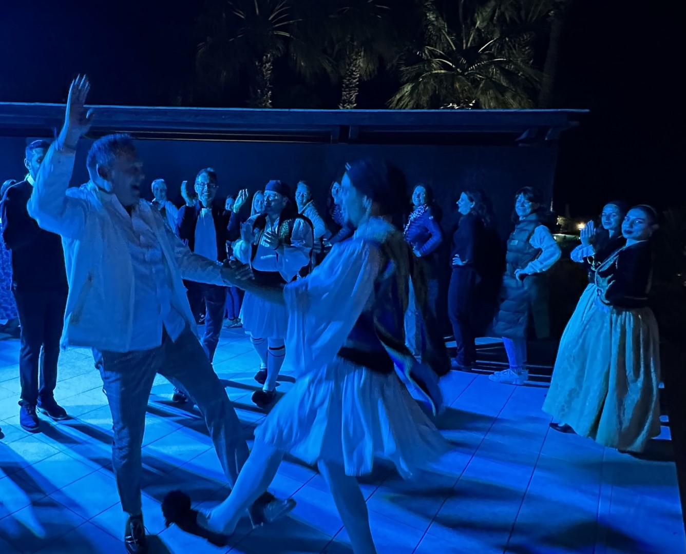 Mit Schwung auf der Greek Night: Reiseverkäufer Mario Trumm