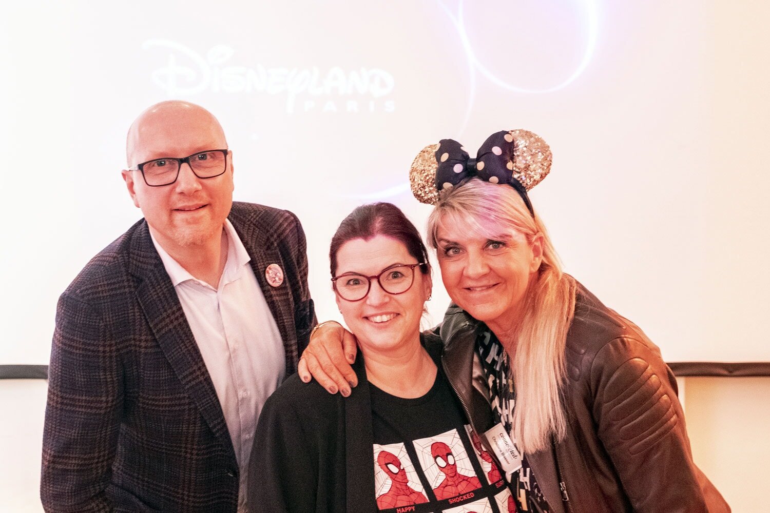 Christiane Blaeser (Counter Komplizen, rechts) mit Iris Panatos (Disneyland Paris) und Jarek Dzwonkowski (Walt Disney Parks & Resorts). Foto: ta