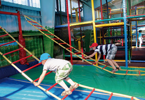Kletterspaß in Schloss Dankern, Deutschlands größter Ferienanlage. Fotos: is