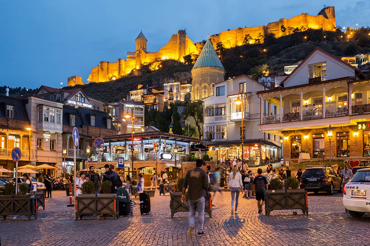 Nachts wird die Hauptstadt Tiflis zur Party-Hochburg