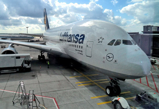 Denkzettel für Frankfurt: Fünf von 14 Riesen-Jets werden 2018 nach München verlegt.