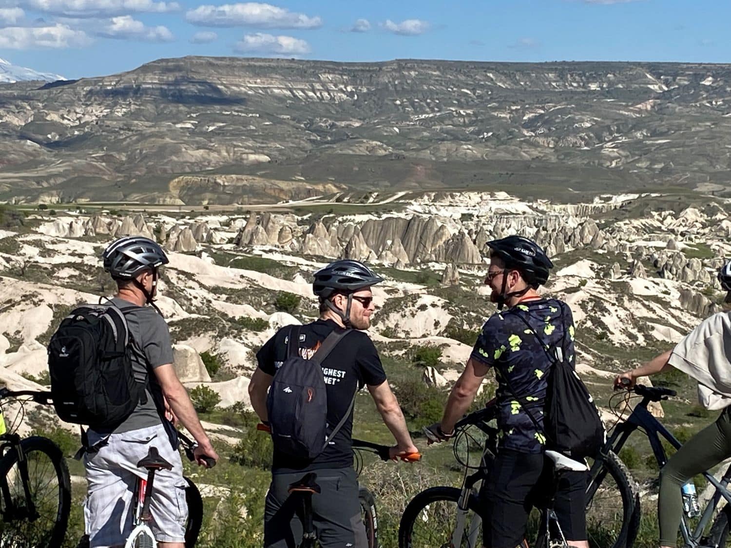Reiseverkäufer während des ta-Workshops auf Mountainbike-Tour