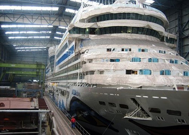 Fertig für den Feinschliff: die Aida Blu in der Meyer Werft