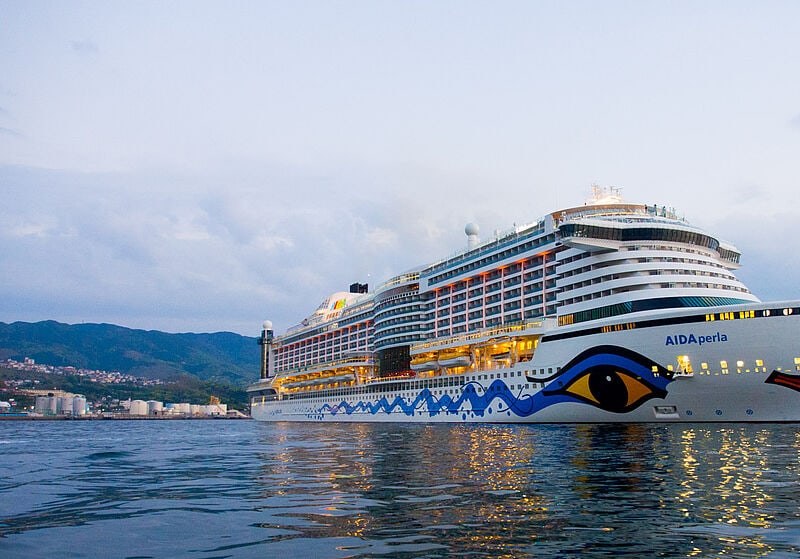 Die Aida Perla wird ab 2020 auch mit Batterie betrieben, was die Schiffsemissionen weiter reduzieren soll
