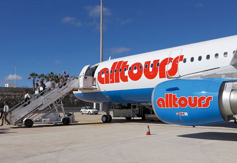 Sonniger Empfang: Die Alltours-Maschine nach der Landung auf Fuerteventura