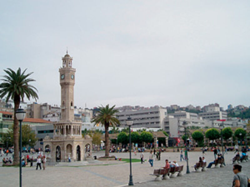 Am Konak-Platz steht der Clocktower als Wahrzeichen Izmirs.