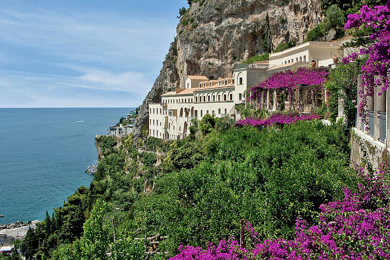 Hoch über der Amalfiküste thront das Anantara Grand Hotel Convento di Amalfi