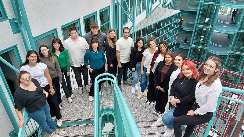 Ein Teil der Auszubildenden bei einer zentralen Einführungsveranstaltung in der Frankfurter Konzernzentrale der DER Touristik