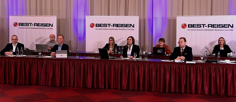 Eine Momentaufnahme von der heutigen Hauptversammlung. In der Bildmitte: Antje Landwehr, Vorsitzende des Aufsichtsrats