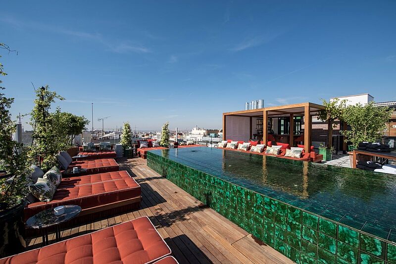 Im Bless Hotel Madrid sind Yoga-Stunden auf der Dachterrasse möglich