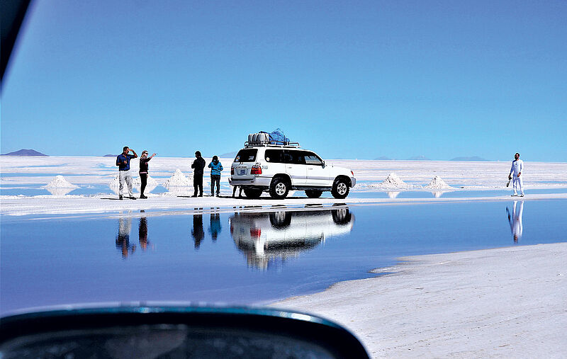 Unterwegs im geländegängigen Fahrzeug auf dem Salar de Uyuni