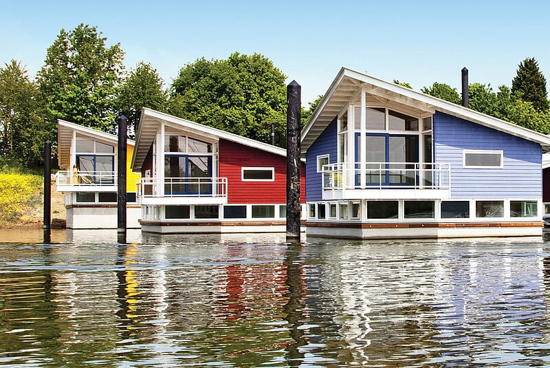 Ferienimmobilien wie diese schwimmenden Häuser in den Niederlanden werden immer beliebter
