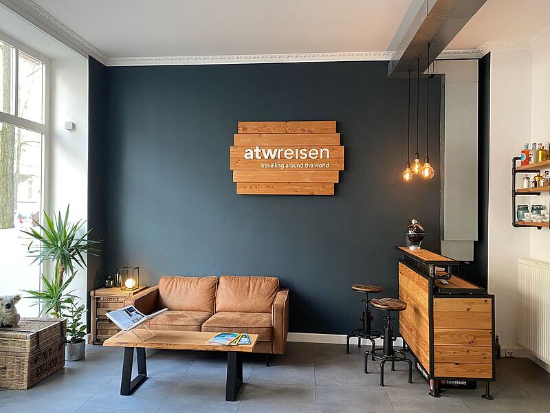 Die Möbel für seinen Travel-Showroom hat Matthias Bredau fast alle selbst gebaut