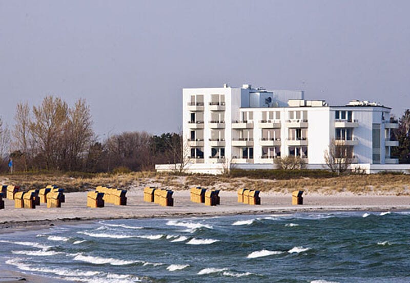 Das Strandhotel Bene liegt direkt am Südstrand Fehmarns