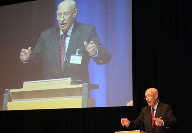 So kennen ihn die Reisebüros: Klaus Laepple auf einer RTK-Tagung. Foto: rie