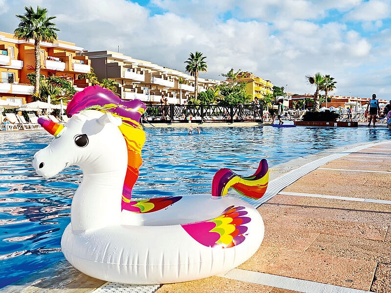 Bunte Häuser und große Pools in einer sehr weitläufigen Anlage: So präsentiert sich das Familienhotel Costa Los Gigantes. Foto: sl