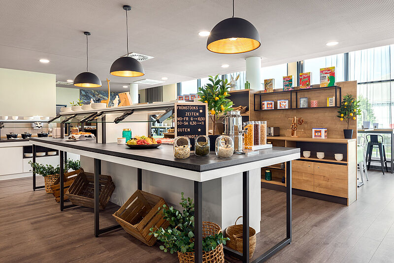 Im Super 8 by Wyndham Oberhausen kann man in der Woche über vier Stunden frühstücken. Foto: Super 8 by Wyndham