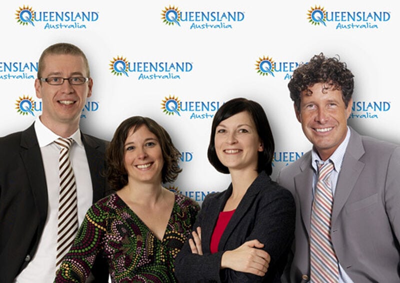 Startet zahlreiche Aktionen mit Veranstaltern und Airlines wie FTI, Thai Airways und Singapore Airlines: Kai Ostermann (rechts) mit dem Münchner Team von Tourism Queensland. Foto: ta