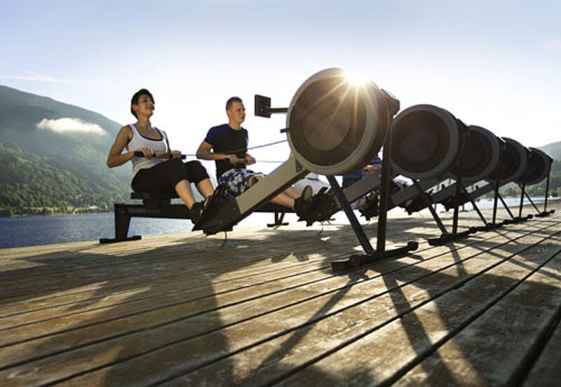 Team Rowing, ein Paralleltraining an Rudergeräten, bietet Robinson im Club Landskron an