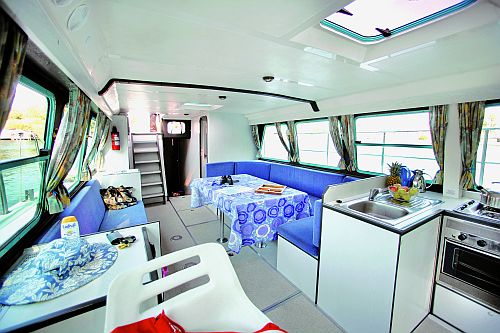 Perfekt ausgestattet: Hausboote sind schwimmende Ferienhäuser. Fotos: mg/Kuhnle Tours