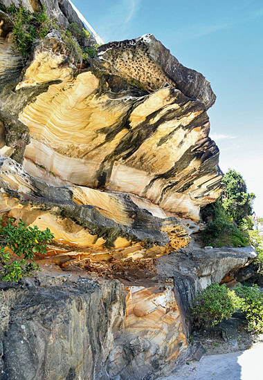 Bizarre Klippen im Gaerloch-Schutzgebiet am Bondi-Coogee-Küstenweg