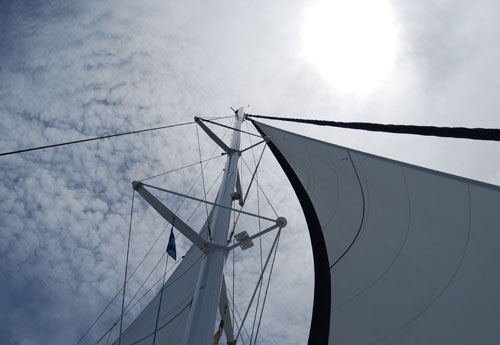 Blick in die Segel des „Pergolese“ ...