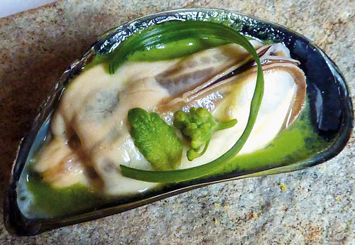 Muschelkreation von „Zeno“-Chef Reinout Reiniere, der von Gault Millau hoch gelobt wird
